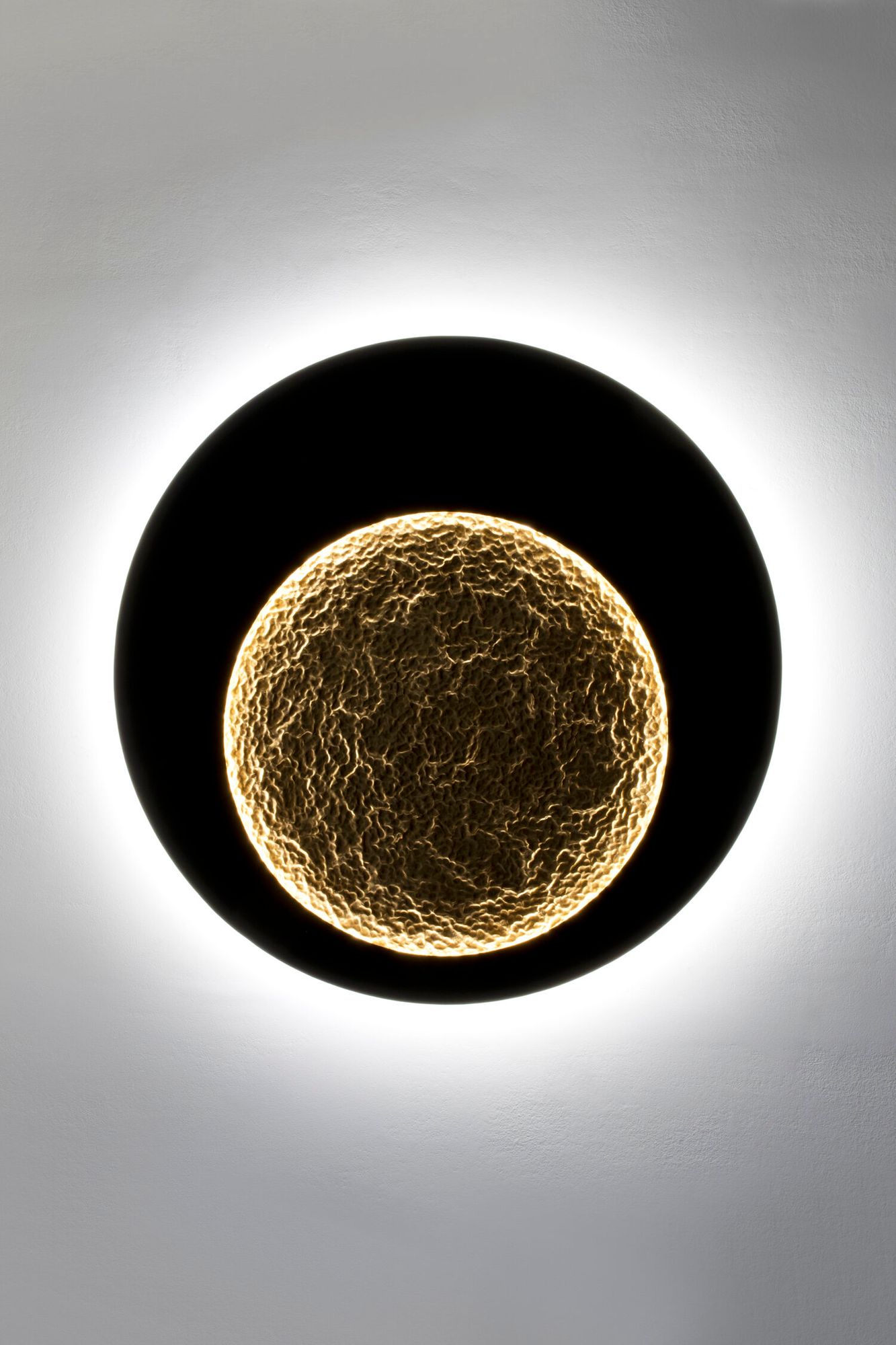 LED-Wandleuchte Plenilunio Gigante Xl dimmbar gehämmert