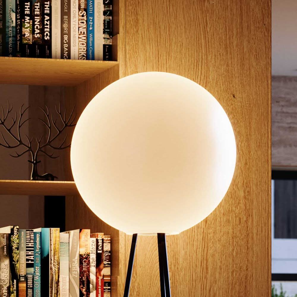 s.luce Dreibein-Stehleuchte Orb Tripod 160cm mit Glaskugel