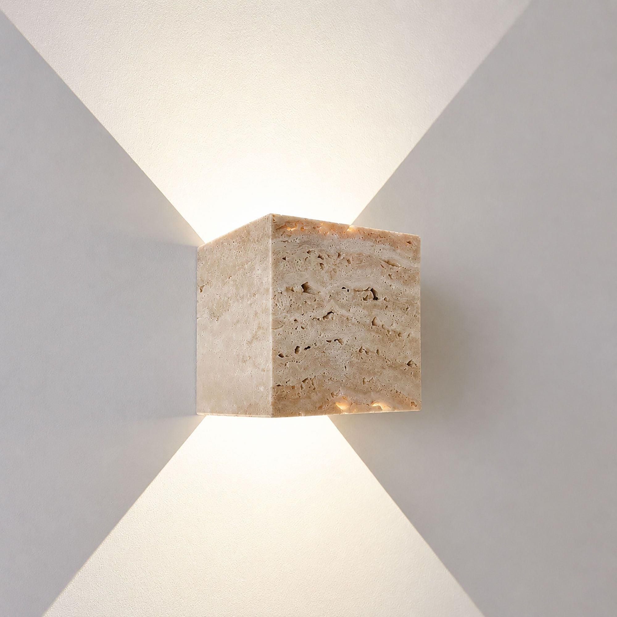 s.luce Travea LED Wandleuchte aus Travertin-Stein