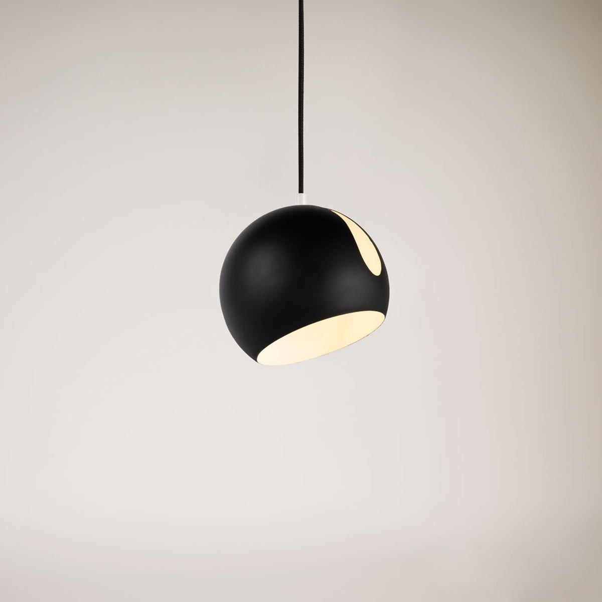 s.luce Ball Metall Pendelleuchte mit drehbarem tauschbaren Schirm - 144923 - s.luce® - homecoming lights.