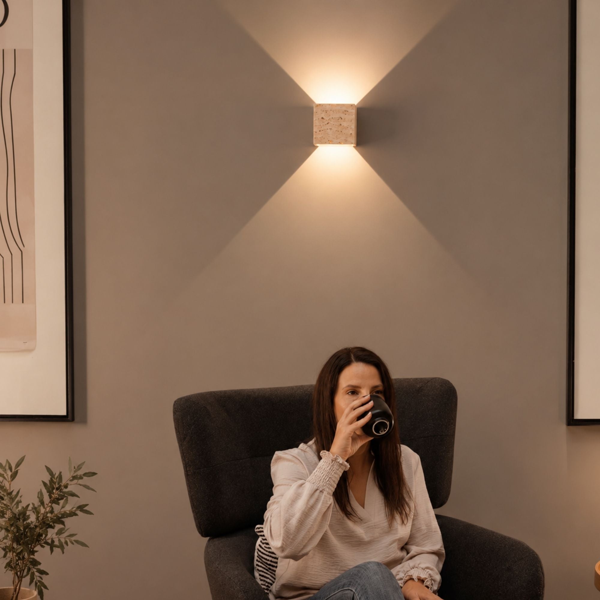 s.luce Travea LED Wandleuchte aus Travertin-Stein