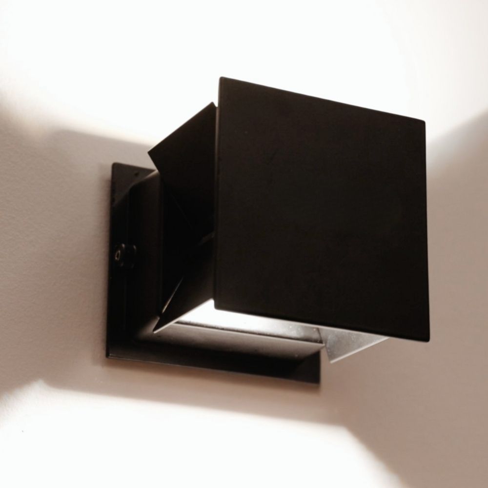 s.luce Ixa LED wall lamp with motion detector