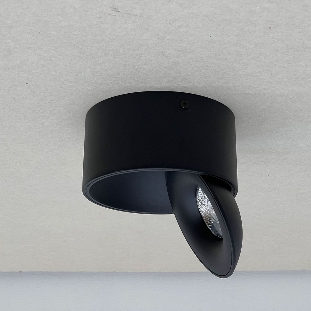 Spot LED à poser orientable et à intensité variable