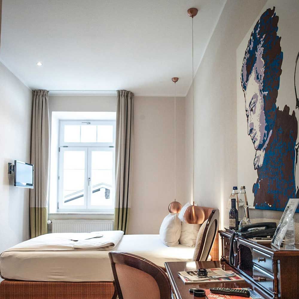 Metalowa lampa wisząca s.luce Ball z obrotowym, wymiennym kloszem