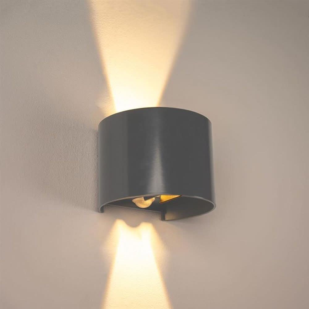 Lampa ścienna LED s.luce Ixa z czujnikiem ruchu