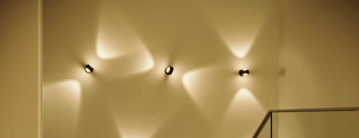LED Wandleuchte aus Aluminium in Schwarz, innen Gold LED Wandleuchte aus Aluminium in Schwarz, innen Gold