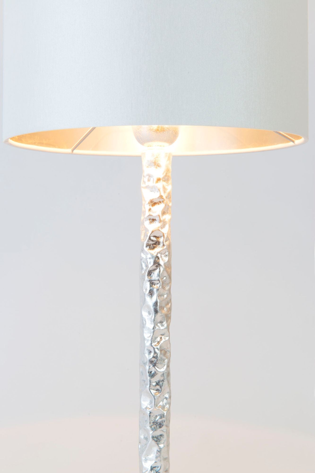 Tischlampe Cancelliere Rotonda Piccolo Perla Silk mit Schirm