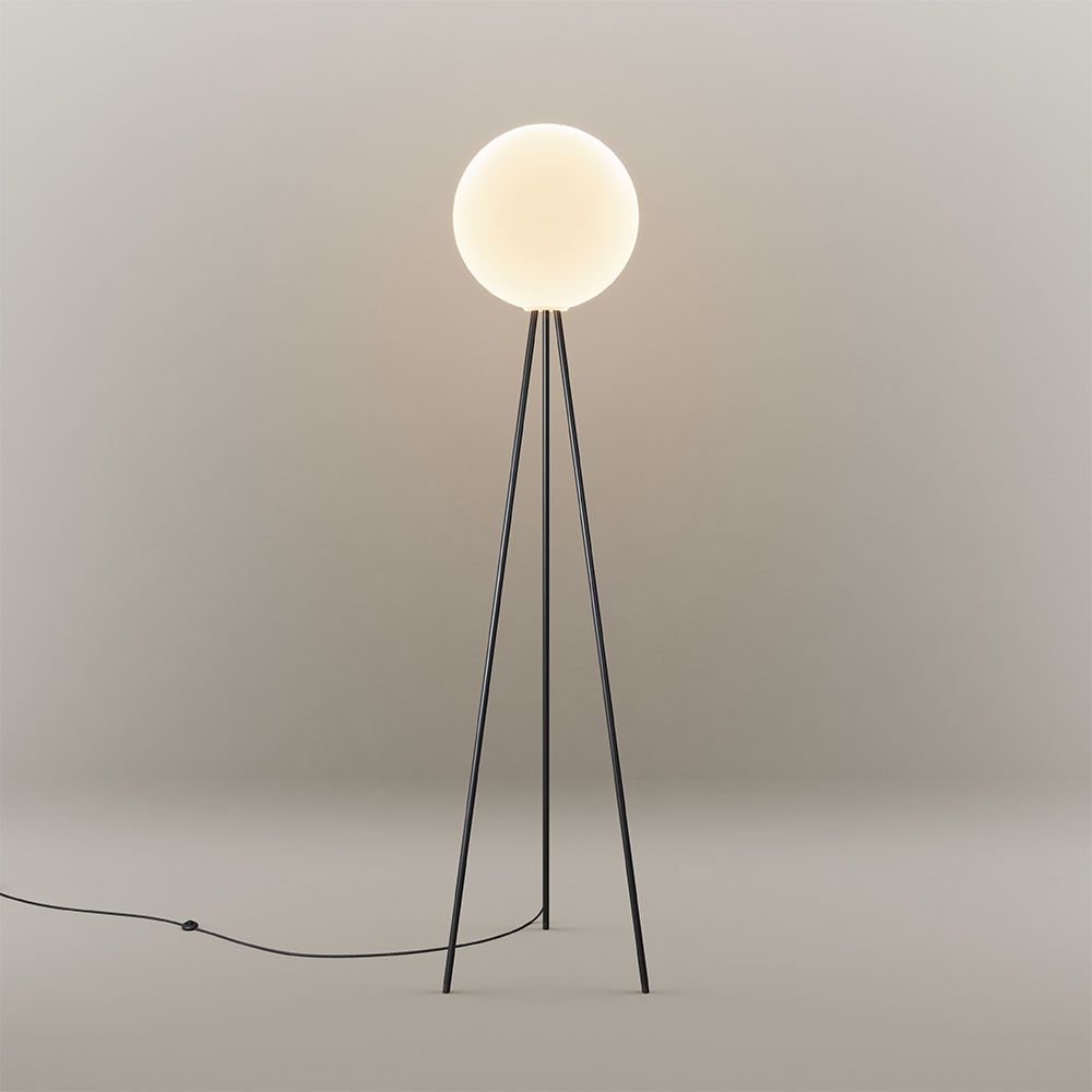 s.luce Dreibein-Stehleuchte Orb Tripod 160cm mit Glaskugel