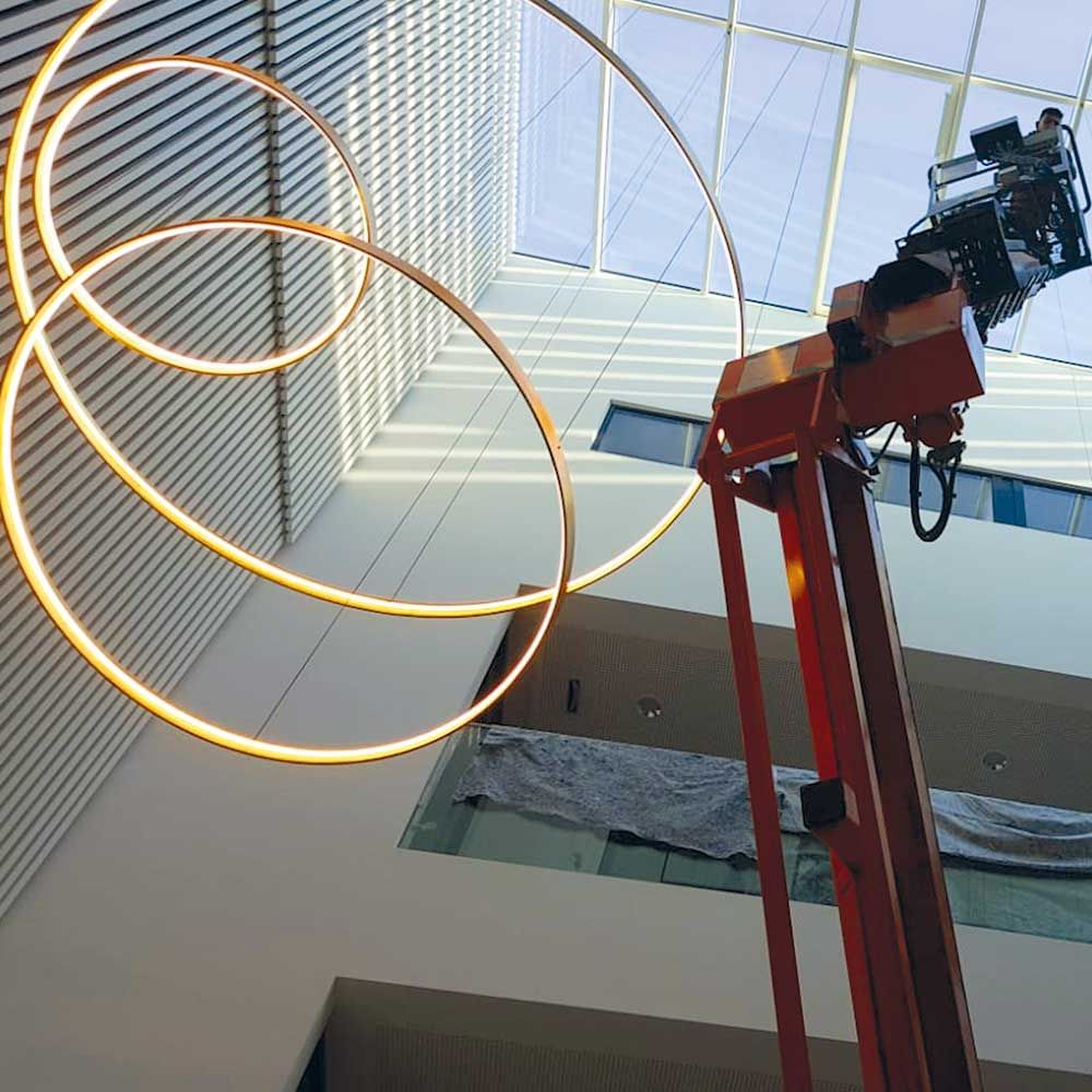 s.luce Made LED-Ring XL Pendelleuchte Treppenhaus Dimmbar RAL