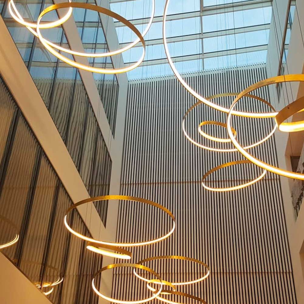 s.luce Made LED-Ring XL Pendelleuchte Treppenhaus Dimmbar RAL
