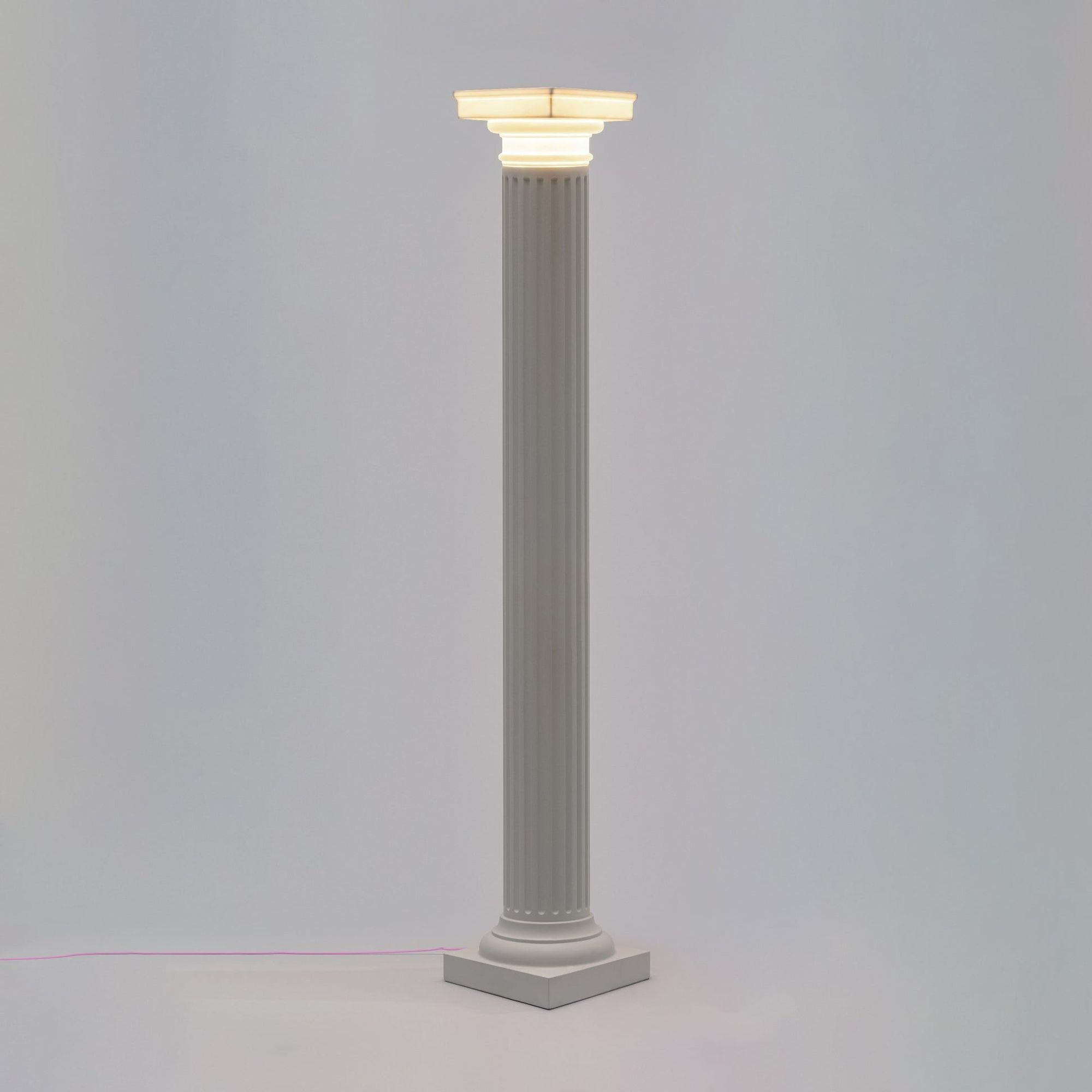 Seletti Las Vegas LED-Stehleuchte Fiberglas Porzellan 190cm