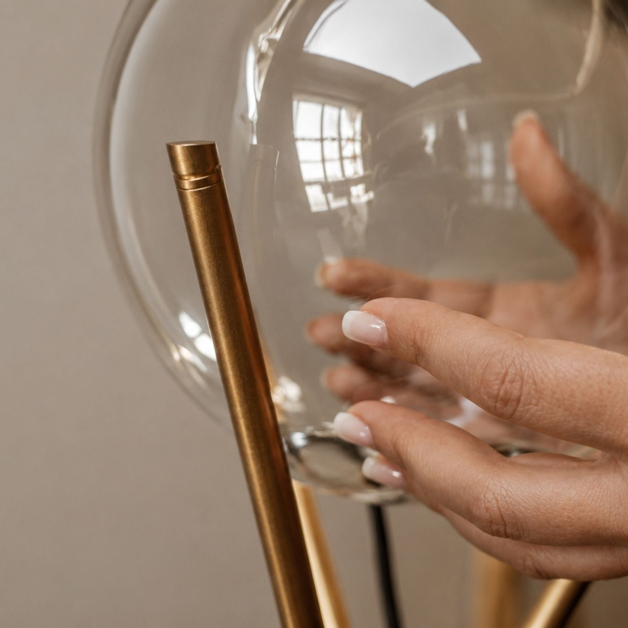 s.luce Orb Axis Glas-Tischlampe Dreibein 20cm - 172304 - s.luce® - homecoming lights.