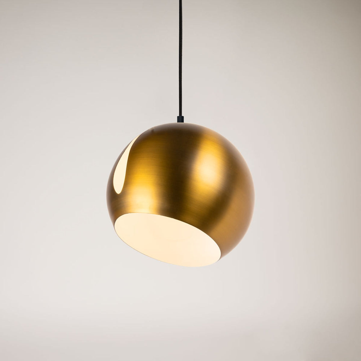 s.luce Ball Metall Pendelleuchte mit drehbarem tauschbaren Schirm - 144923 - s.luce® - homecoming lights.
