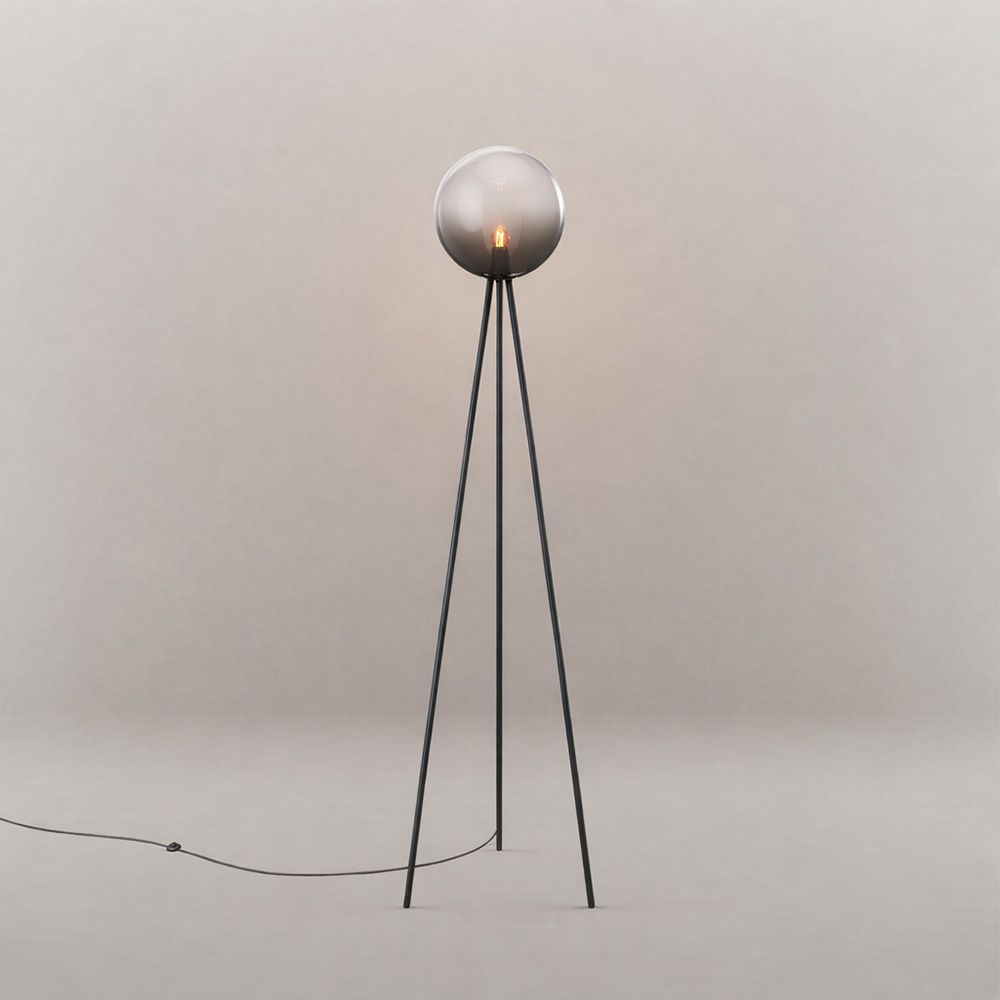 s.luce Dreibein - Stehleuchte Orb Tripod 160cm mit Glaskugel - 177535 - s.luce® - homecoming lights.