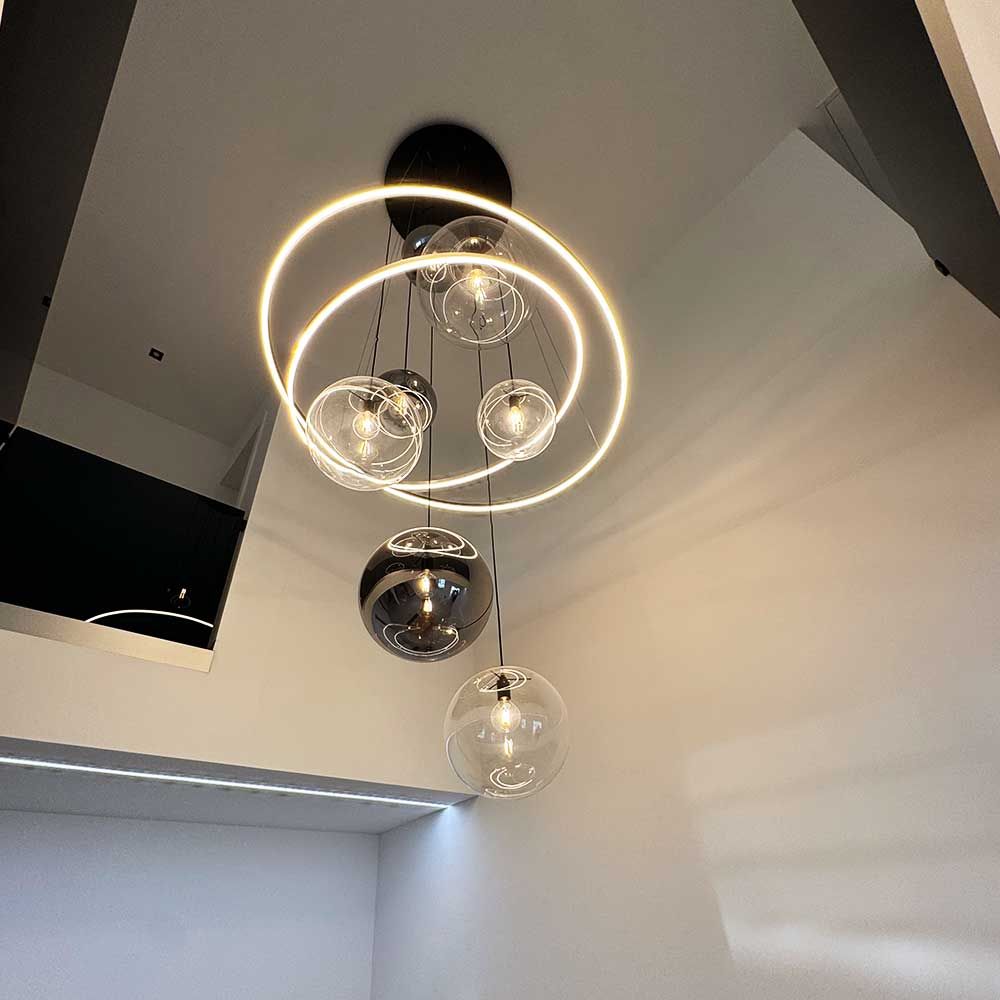 s.luce Galaxy XXL LED lampa galeryjna 8-światłowa lampa pierścieniowa szklane kule